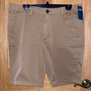 NWT Hollister Classic Tan Flat Front Men's Shorts - 9” Length- 36 Waist